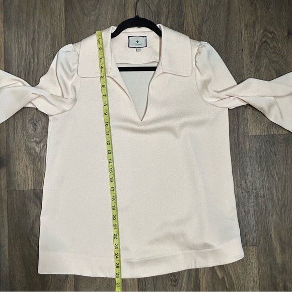 Tuckernuck Cream V-Neck Bell Sleeve Blouse Size Small - Picture 9 of 9